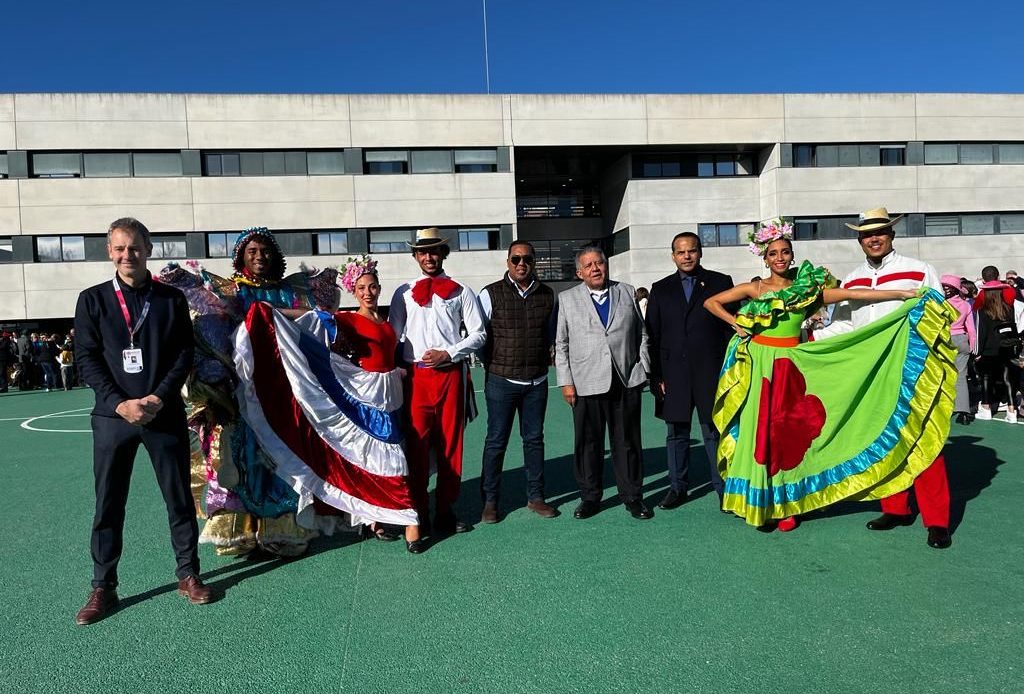 Colegio Madrileño Dedica Un Día A La República Dominicana Por Mes De La Dominicanidad