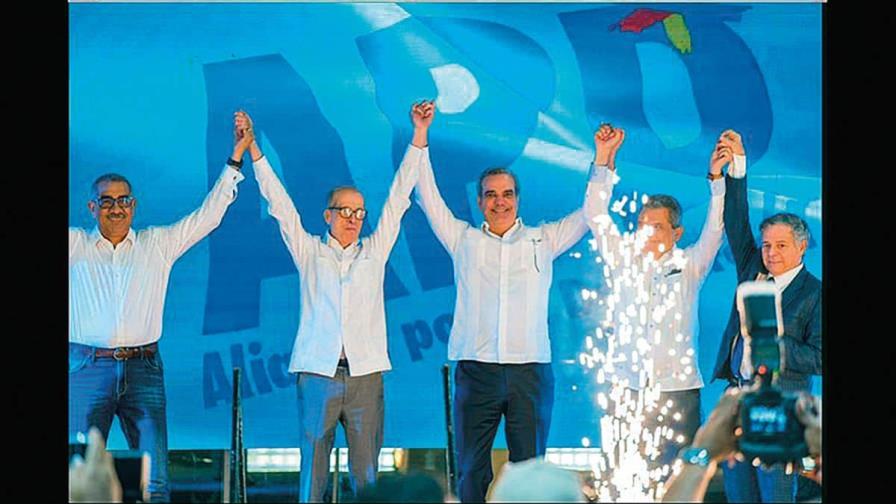 Abinader Recurre A Vieja Práctica De Combinar Lo Oficial Con Lo Político