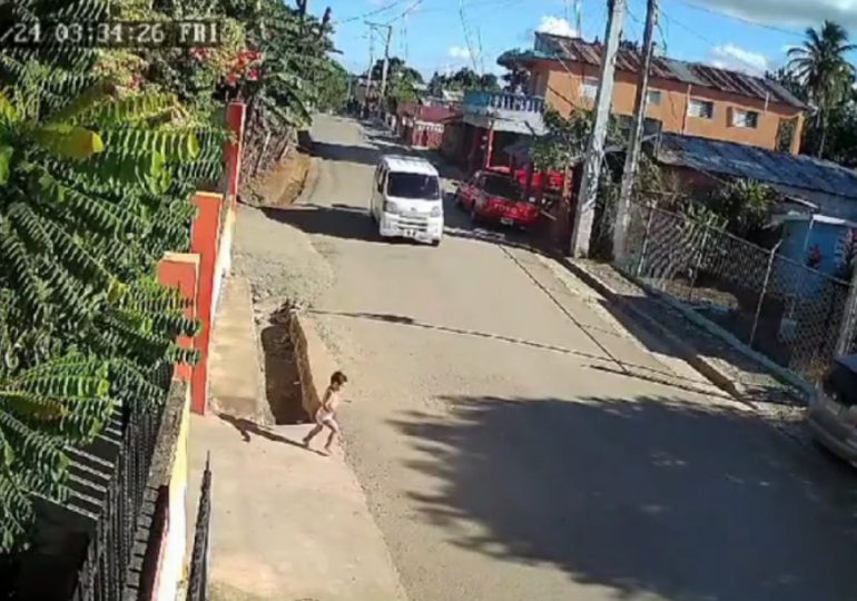 Un Niño Se Salva De Milagro Tras Casi Ser Arrollado Por Una Guagua