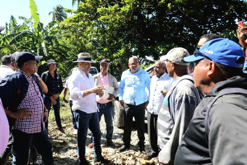 Gobierno Anuncia Rehabilitación De 66 Kilómetros De Caminos Interparcelarios En Barahona Y Bahoruco