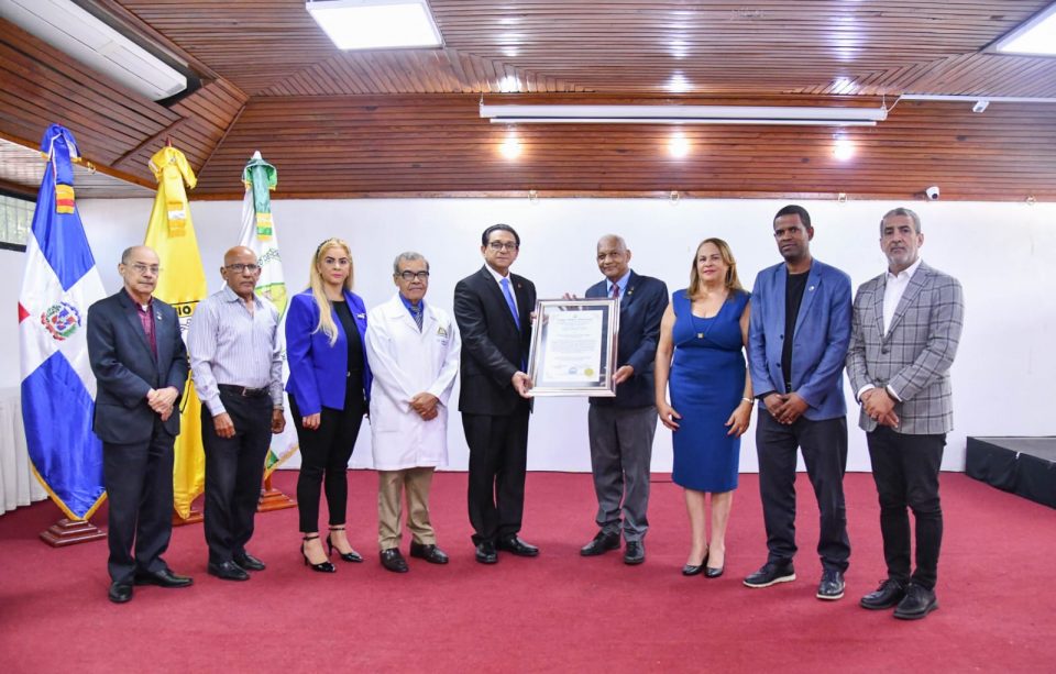 Ministro De Salud Recibe Reconocimiento Del Cmd Y Exhorta A La Unidad De La Clase Médica