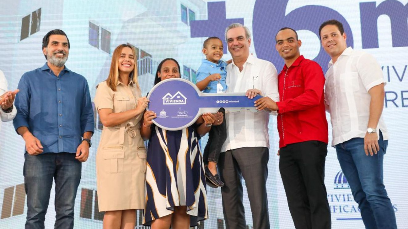 Presidente Luis Abinader Entrega 400 Apartamentos En San Luis