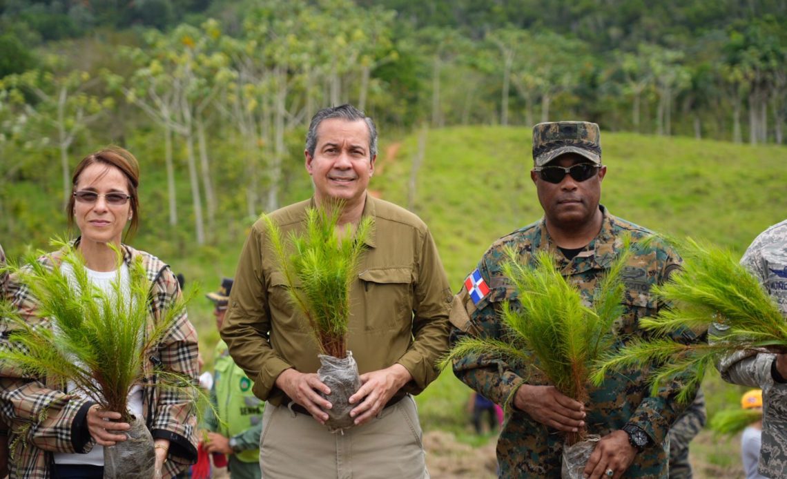 Medio Ambiente Y Las Fuerzas Armadas Realizan Jornada De Reforestación Para Restaurar La Cuenca Del Río Ozama