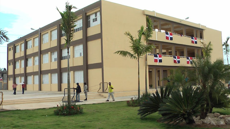 Entraron A Escuela Y Asaltaron A Los Docentes En La Romana
