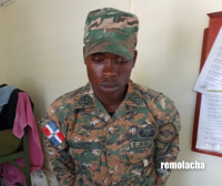 Aprensan Haitiano Vestido De Militar Dominicano